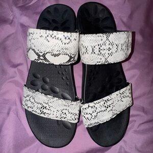 Megnya Orthotic Snake Print Slide Sandals – Size 8 | Arch Support Comfort